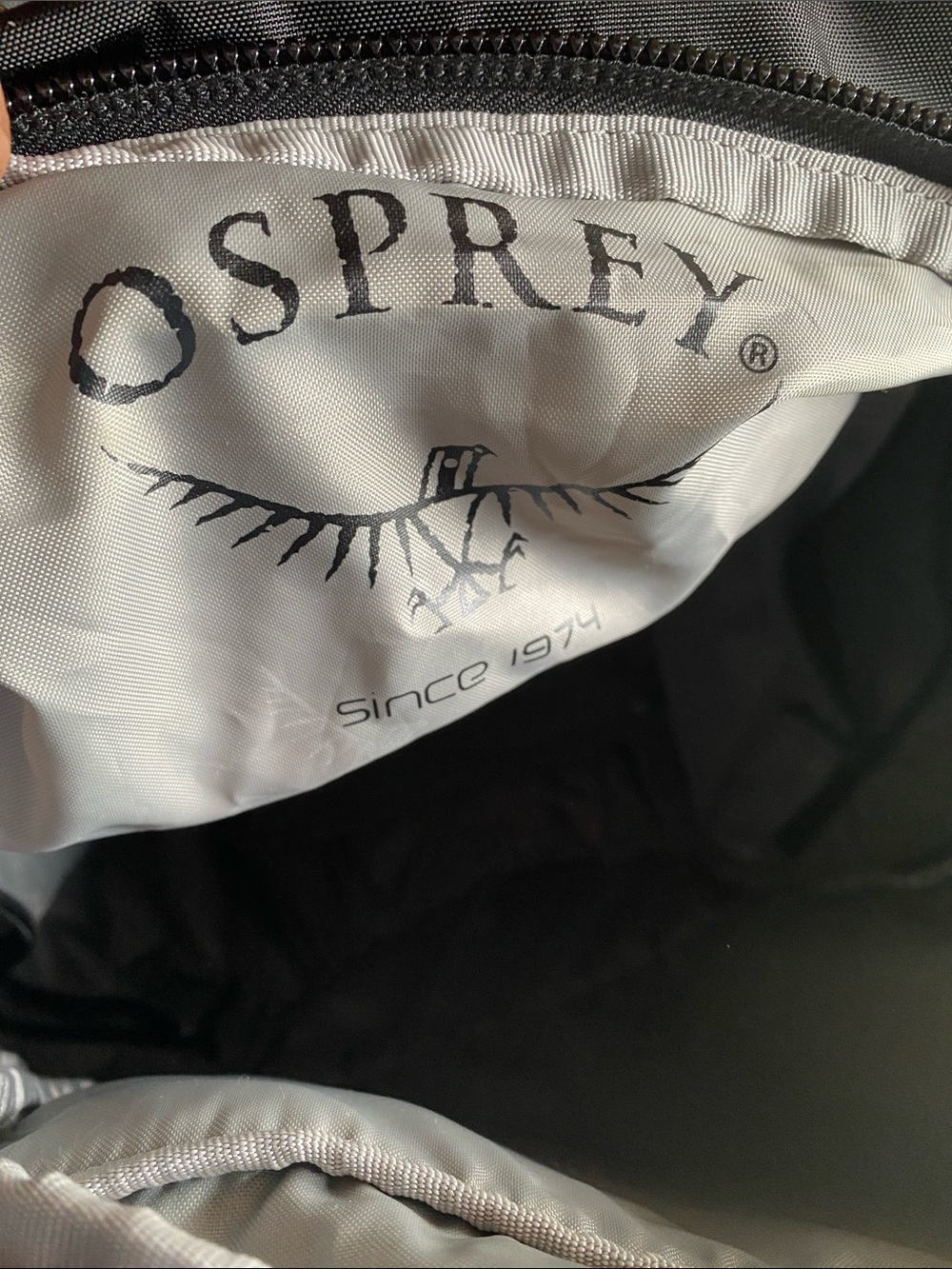 OSPREY Porter 46 Black Backpack with Gray Accents and Red Logo - Picture 12 of 15